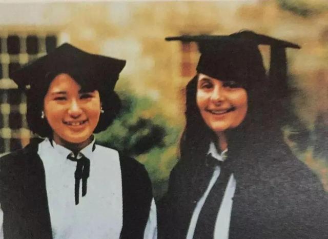 梦见蛇缠腰上是什么意思，梦见蛇缠在腰上（当上皇后也逃脱不了生儿子的压力）