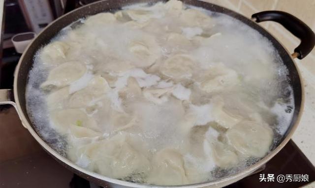 白菜肉馅包子怎么拌馅，大白菜馅包子的家常做法（记住老师傅的“2放2不放”）