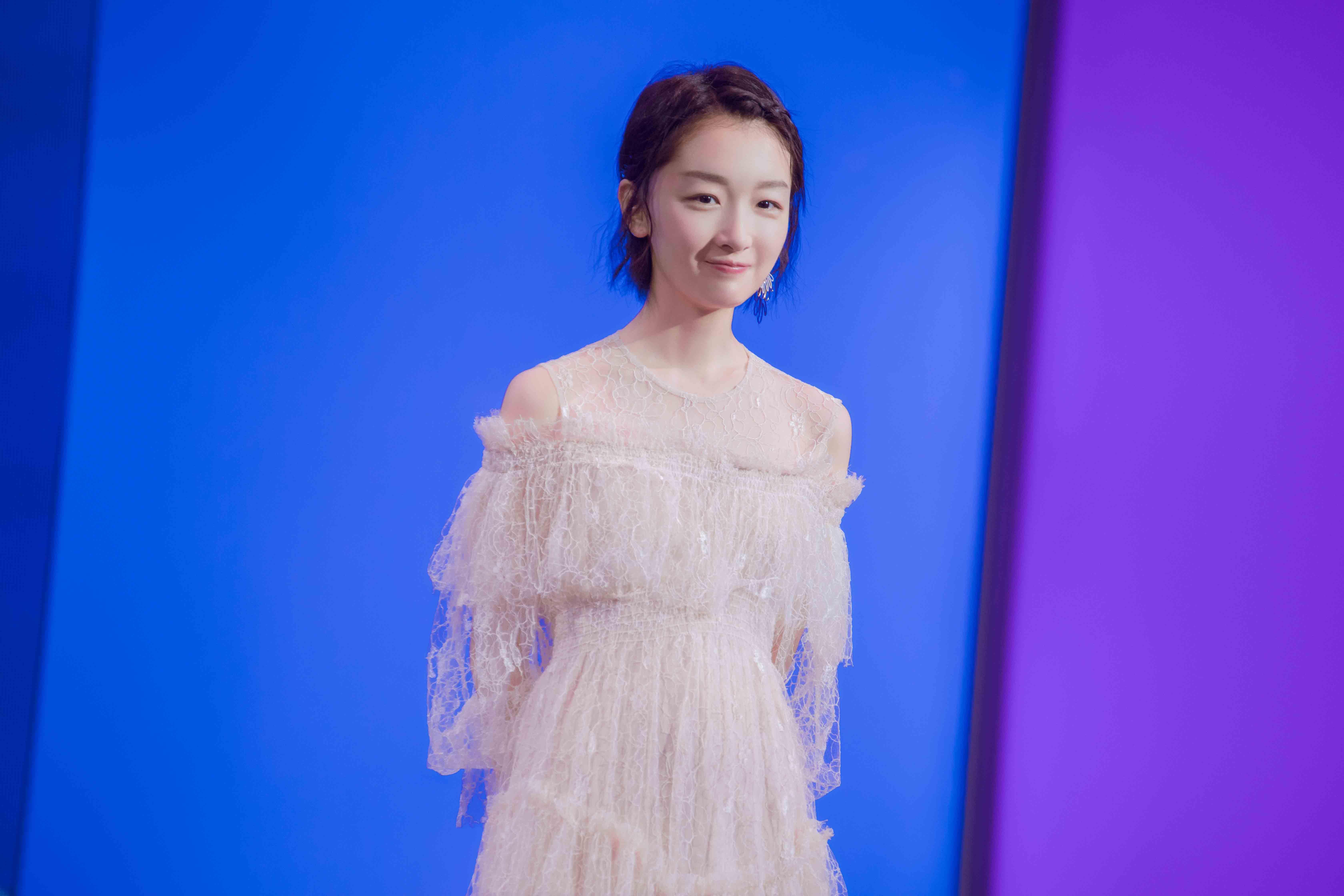 周冬雨90后小花之首(杨紫霸占小荧屏,周冬雨崛起,郑爽遭遇滑铁卢)