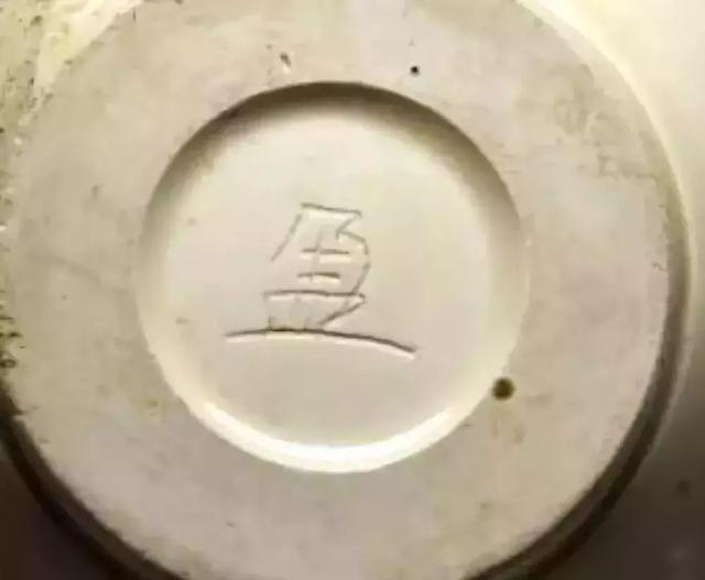  官窑与民窑表面上如何区分，速辨官窑与民窑瓷器要诀丨仅供参考 