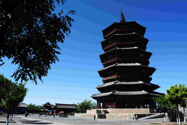 世界各地有哪些塔如埃菲尔铁塔，埃菲尔铁塔是哪国的景点（震不塌烧不坏的千年木塔）