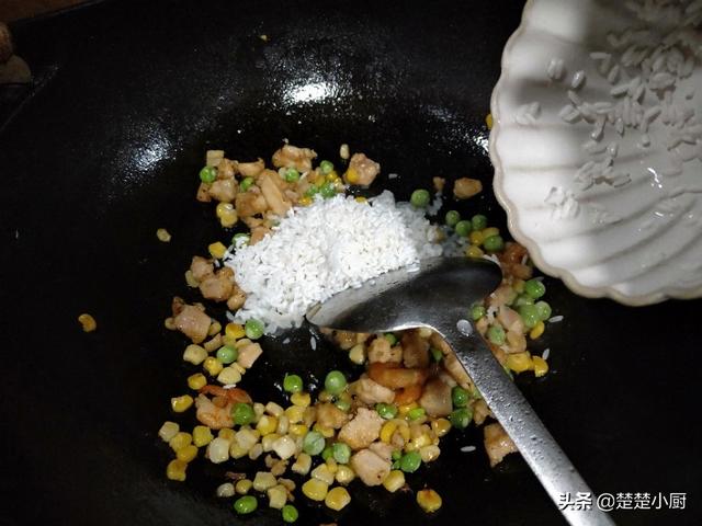 南瓜盅蒸饭做法步骤，板栗南瓜盅虾仁鸡肉丁蒸饭