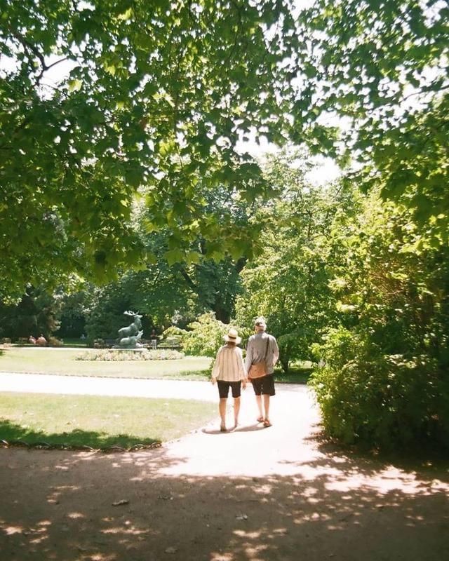 美好阳光且干净的女生头像  星空迷上了山野微信，美好阳光且干净的女生头像  星空迷上了山野，有雾有灯也有归人。（有哪些好看非人物的头像）