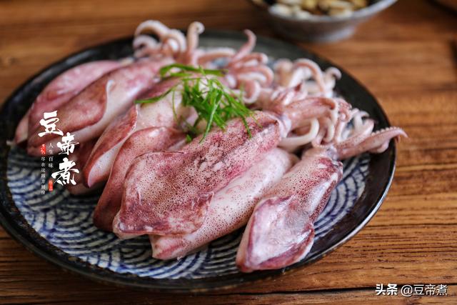 小鱿鱼(小鱿鱼筒),按照老渔民的做法果然好吃(小鱿鱼的样子)