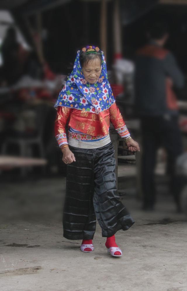 惠安女服饰,惠安女服饰即兴讲解两分钟(福建泉州惠安女)