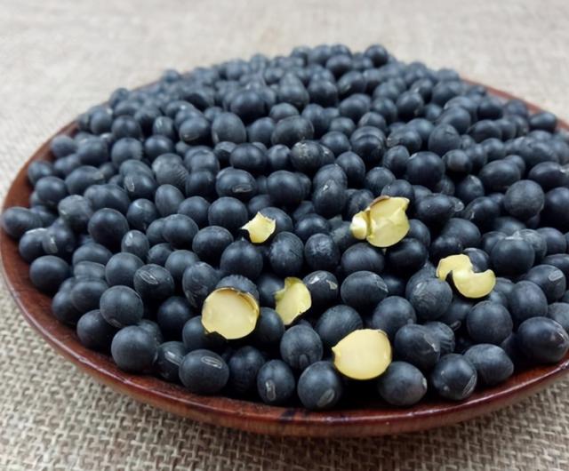 我在种植的豆类叫青仁黑豆，青仁黑豆与黑豆一样吗（买黑豆时，青仁黄仁有啥区别）