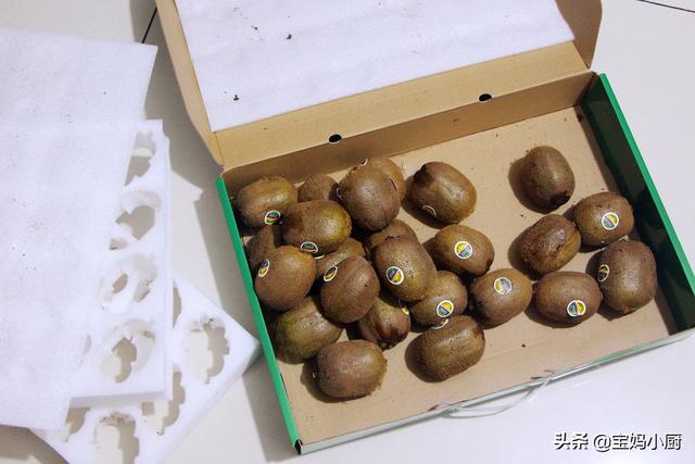 猕猴桃怎么剥皮，猕猴桃怎么剥皮好（分享个很实用的储存方法）