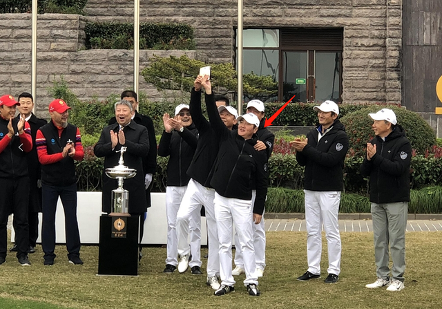 王宝强影帝，与王宝强朱时茂罕同框（王宝强影帝颁奖）