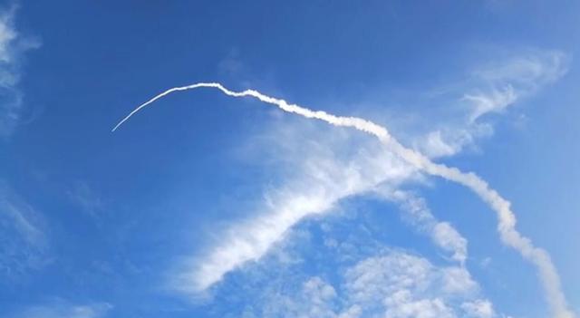 白虹贯日什么生肖，白虹贯日有那几肖动物（到底是什么飞行物）