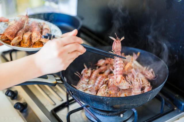皮皮虾怎么吃，皮皮虾怎么处理干净（这样做鲜嫩Q弹不回缩）