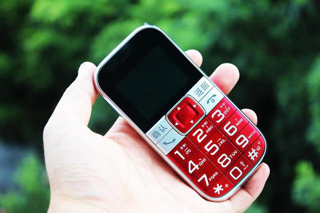 诺基亚老年机怎么插卡，老年机SIM卡安装与拆卸（这5个有关手机的老物件）