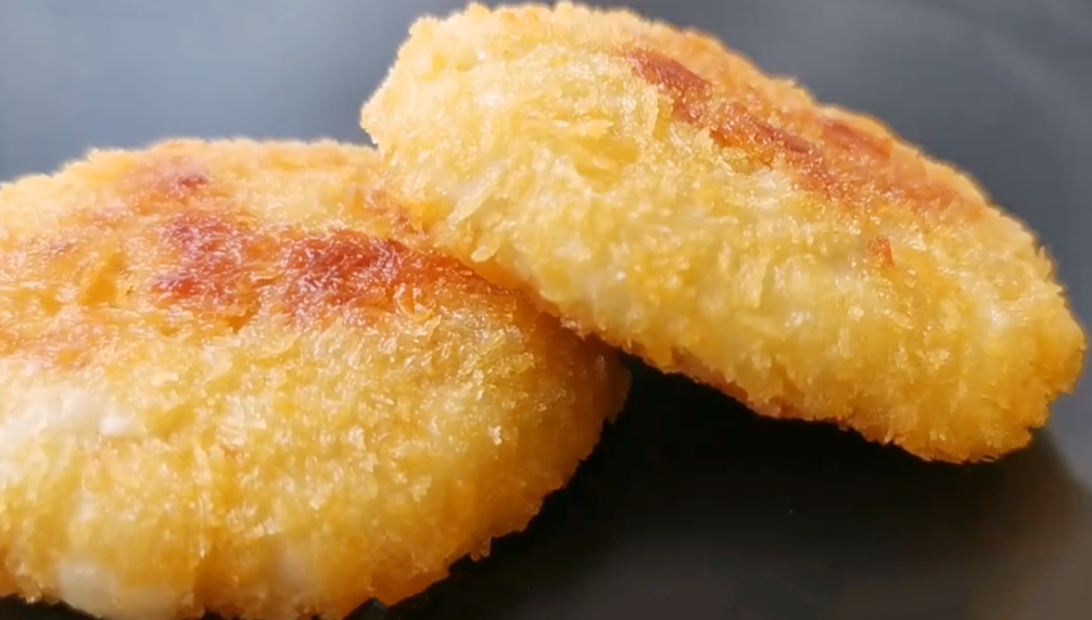 【苹果鸡蛋饼】做法步骤图 一次做10个 出锅就光盘-起舞食谱网