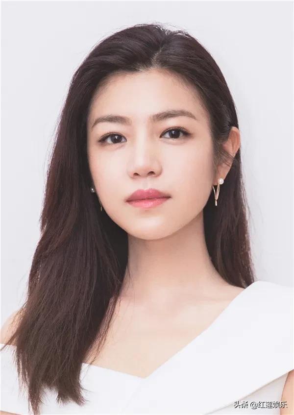 陈妍希，1983年出生台湾省，祖籍河南信阳光山县，演小龙女很可爱