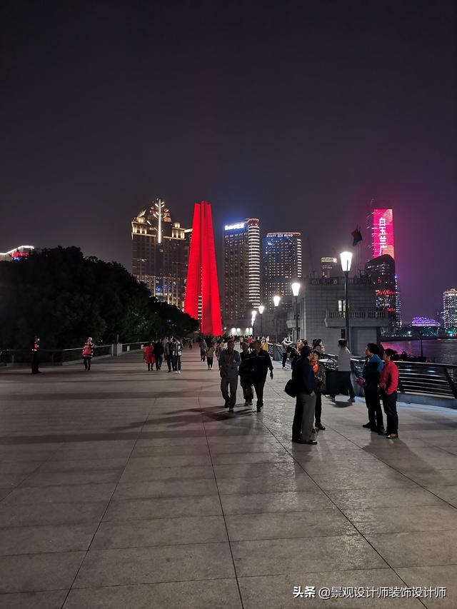 上海外滩夜景图片，外滩夜景美丽迷人让人流连忘返（上海市外滩夜景）