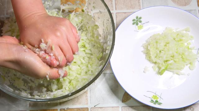 炸丸子的萝卜是什么萝卜，炸丸子用哪个萝卜（炸萝卜丸子别只知道加面粉、淀粉）