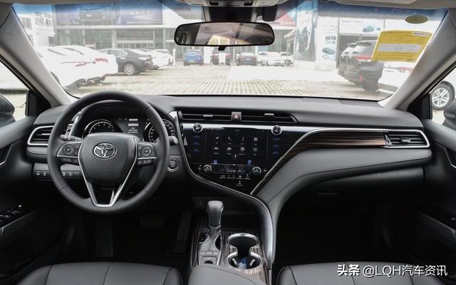 如果手握25万，顶配凯美瑞、奔驰C200L，你会怎么选？