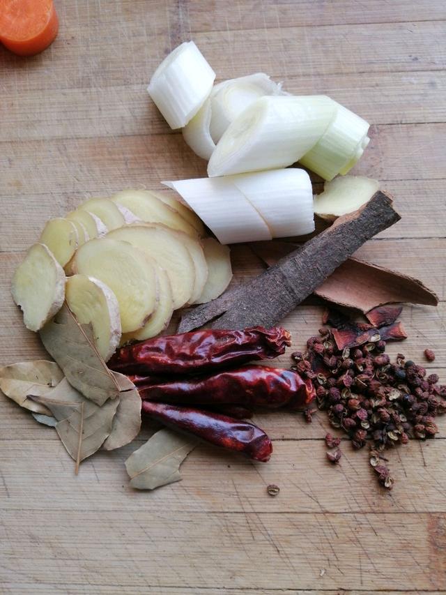 怎样清炖排骨和香菇好吃，排骨这么才好吃