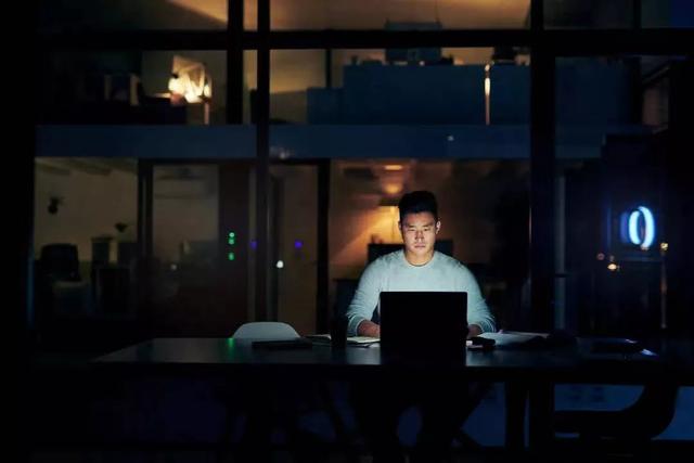 眼里有光是什么意思，男人看女人眼里有光是什么意思（那些眼里有光的年轻人）