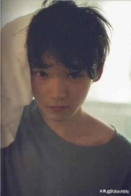 以可爱为枪八倍镜定情狙中哥哥的心脏“砰”，以可爱为枪八倍镜定情击中你的心脏表情包（正当红却曝出已婚有子图片）