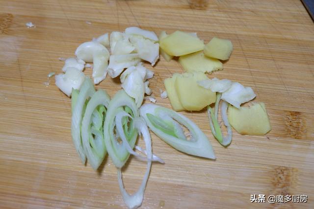 猪肝怎么炒好吃，猪肝怎么炒好吃做好吃（晚上炒了一盘猪肝）