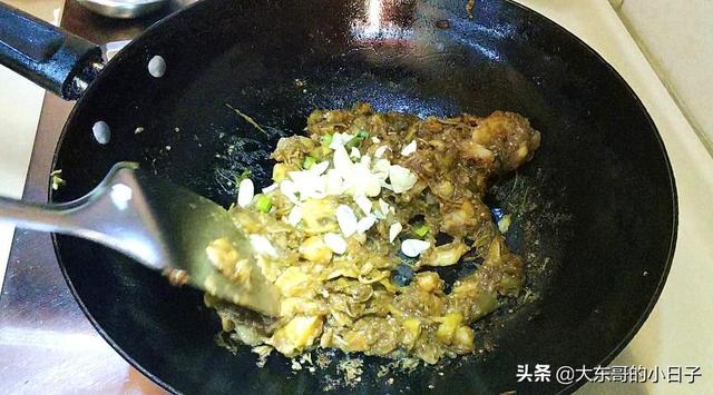 烩茄子的家常做法，豆酱烩茄子的家常做法（夏天常吃当饭当菜都可以）