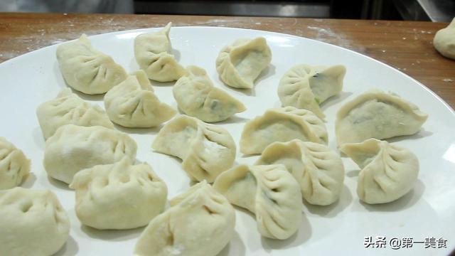 锅贴煎饺的做法，锅贴煎饺的做法大全（大厨讲解锅贴做法）