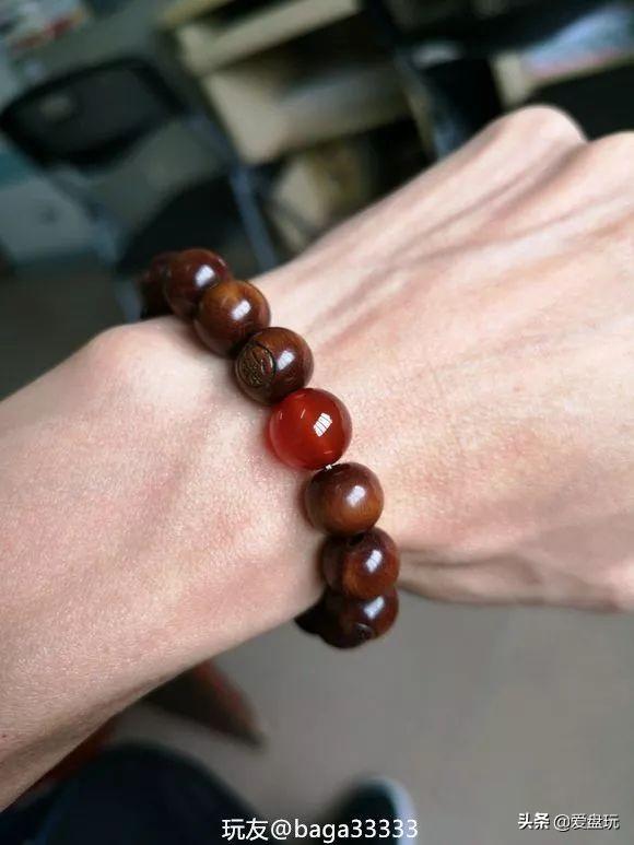 桃核手串什么样的最名贵，什么品种的桃核手串好有价值（这6种“白菜价”手串）