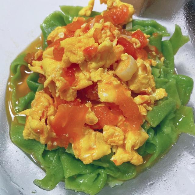 菠菜汁面家常做法，菠菜汁和面怎样做（做法简单易上手）