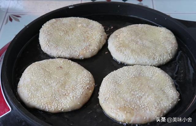 麻酱油酥怎么做，麻酱油酥怎么做视频（手把手教您在家做麻酱烧饼）