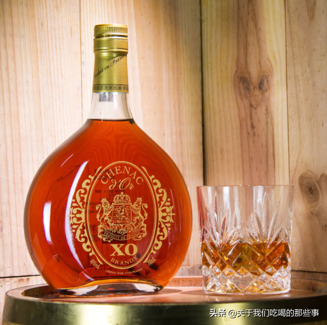 白兰地是属于什么酒，白兰地是什么酒（为啥全世界都爱喝白兰地）