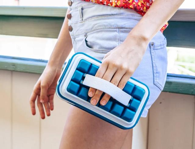 冰格里的冰怎么取出来（比传统冰格好用10倍的丹麦创意冰格）