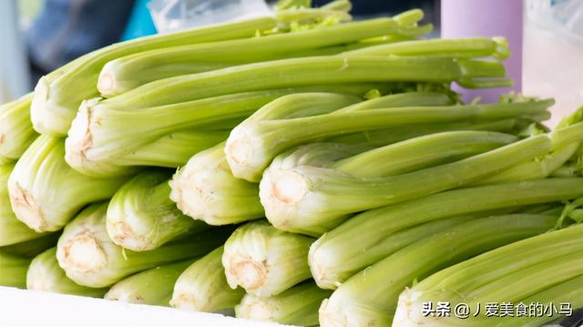 芹菜叶子为什么要摘掉，芹菜需要摘掉叶子吗（为了自身健康了解一下）