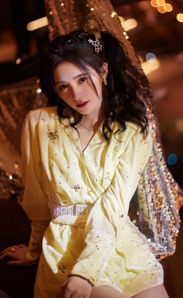 上帝对鞠婧祎有多偏心？不仅亲吻了她的脸，还不放过腿