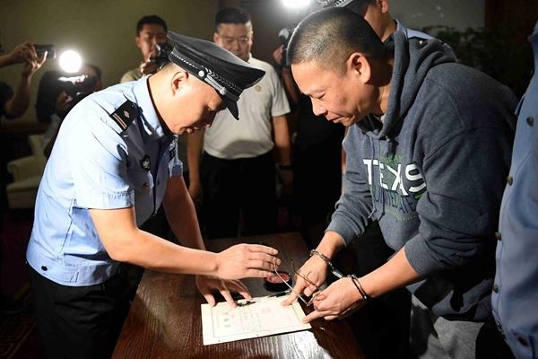 对贪官国际大追逃，浅析反腐败跨国追逃追赃的现状以及完善（靠老婆“假结假离”出国）