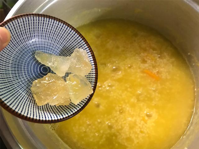 南瓜粥的做法和吃南瓜粥的好处，南瓜粥的做法和吃南瓜粥的好处与坏处（加两样食材熬成粥）