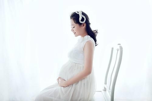 孕晚期最容易胎死腹中的方法，孕晚期导致胎停最快的治疗办法（辟谣，孕晚期要吃鹅蛋去胎毒）