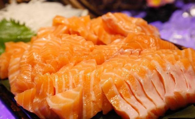 日式料理虾刺身，日本有名的刺身，你喜欢哪一个