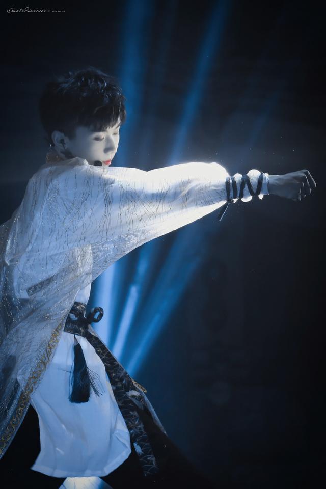 男生汉服帅气头像微信，男生汉服帅气头像（马嘉祺的古风造型太带感）