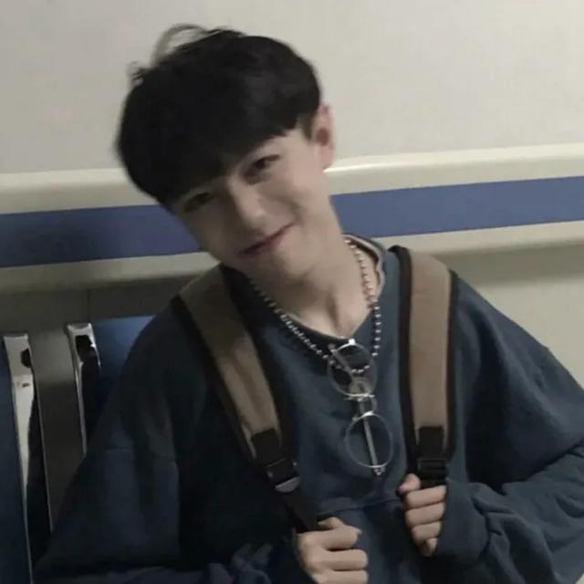 黑化头像微信，黑化头像（黑化头像和高冷壁纸的季节）