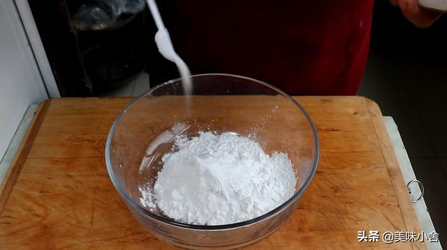 土豆粉怎么做好吃，土豆粉怎么做既简单又好吃（原来在家自制土豆粉这么简单）