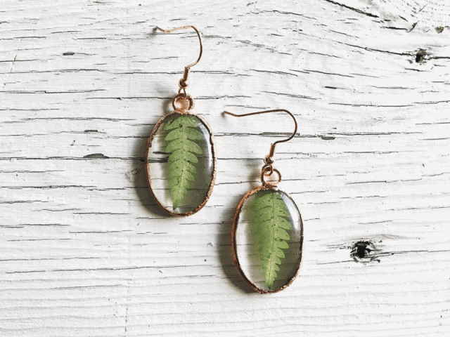 滴胶怎么做，鲜花滴胶怎么做（水晶滴胶的神奇封印术）