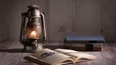 什么叫烧灯火，烧灯花是什么意思（点上煤油灯让土屋充满温暖）