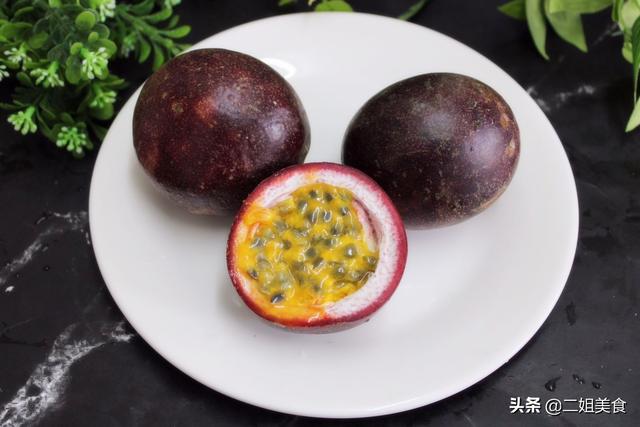 百香果饮料怎么做，网红饮料百香果柠檬水的做法（教您百香果的2种做法）
