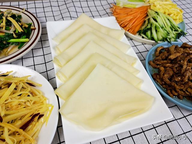 烙薄饼怎么和面烙出来软的，怎么和面烙出的饼柔软（春饼轻薄柔软不发粘）