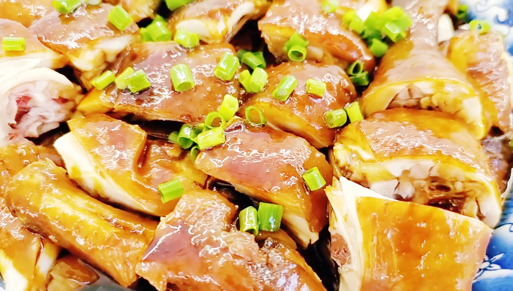 【醬油雞】做法步驟圖 整只雞丟進鍋里 全家人搶著吃-起舞食譜網