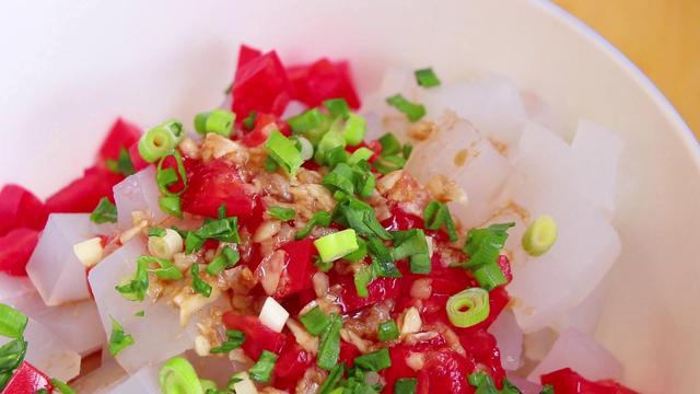 拌凉粉怎么配料才好吃，怎样拌凉粉好吃又简单（凉拌凉粉这样做太好吃）