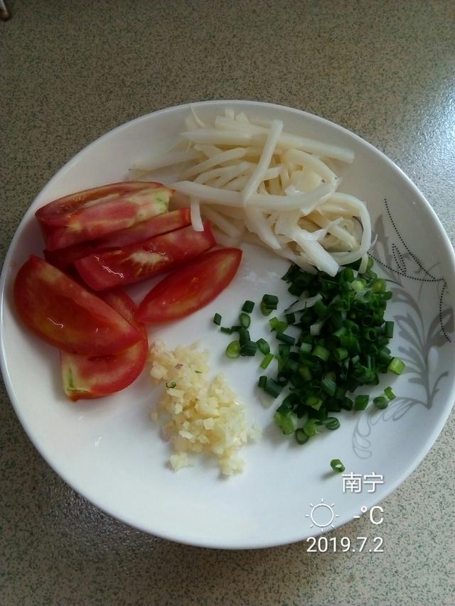  汤粉怎么做好吃，中午下班做个猪肉汤粉 