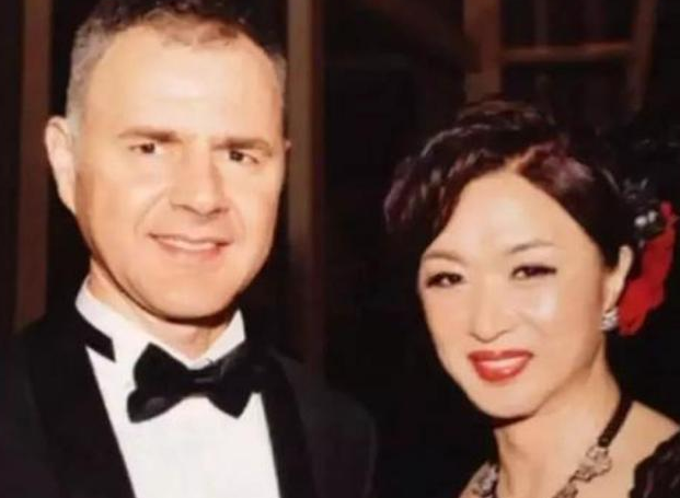 金星什么时候变的性别，1995年接受变性手术的金星（金星的变性之路不简单）