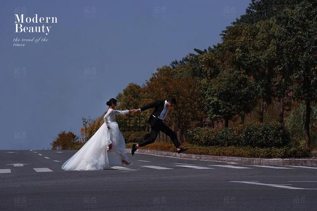 90后婚纱摄影，水下婚纱摄影百科（引爆街头丨90后超爱的时尚街拍婚纱照）