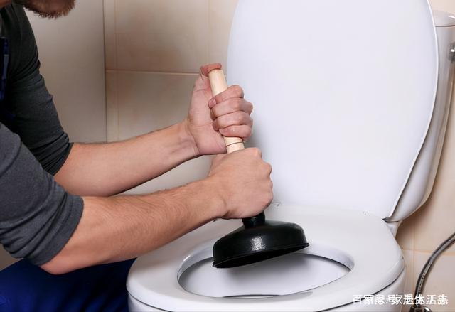 下水管堵塞怎么疏通，下水管水泥堵塞怎么疏通（教你正确做法，管道畅通无阻）